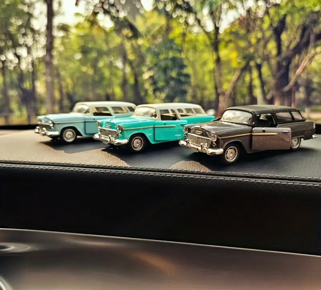Ornement voiture vintage en métal – L’icône rétro aux finitions chromées