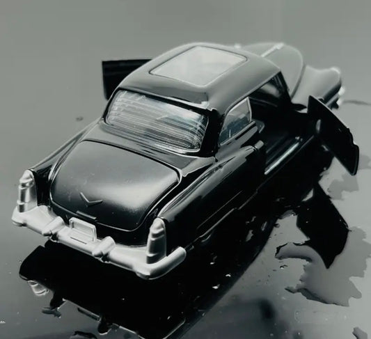 Voiture classique vintage en alliage – La réplique rétro qui traverse le temps