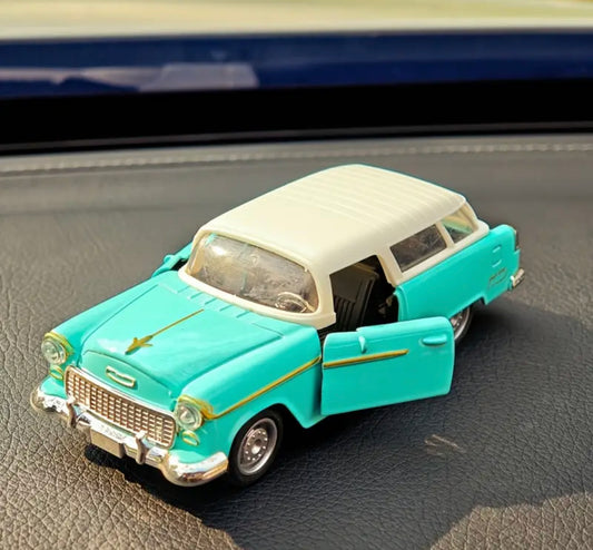 Ornement voiture vintage en métal – L’icône rétro aux finitions chromées