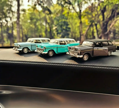 Ornement voiture vintage en métal – L’icône rétro aux finitions chromées