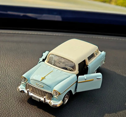 Ornement voiture vintage en métal – L’icône rétro aux finitions chromées