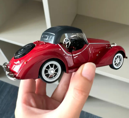 Voiture vintage en alliage d’aluminium – La noblesse du rétro en métal léger