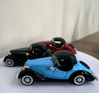 Voiture vintage en alliage d’aluminium – La noblesse du rétro en métal léger